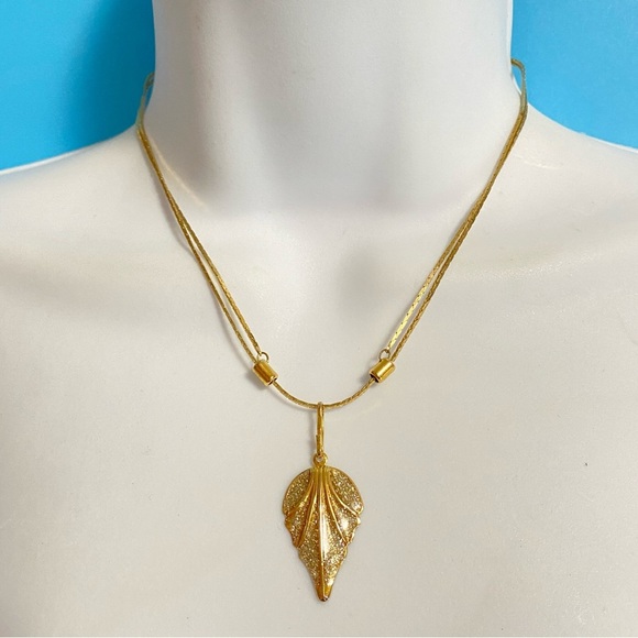 Vintage Diamond Dust Leaf Pendant & Adjustable Slider Gold Tone Chain - Picture 1 of 7